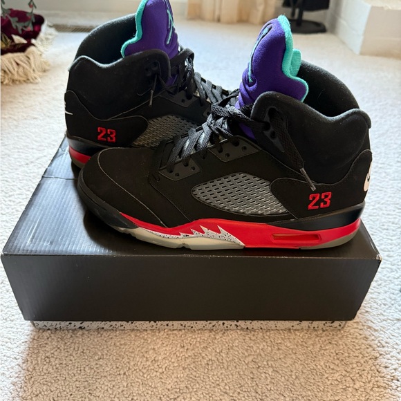 Jordon Retro 5 Black/Fire Red- Grape ice - Picture 1 of 4